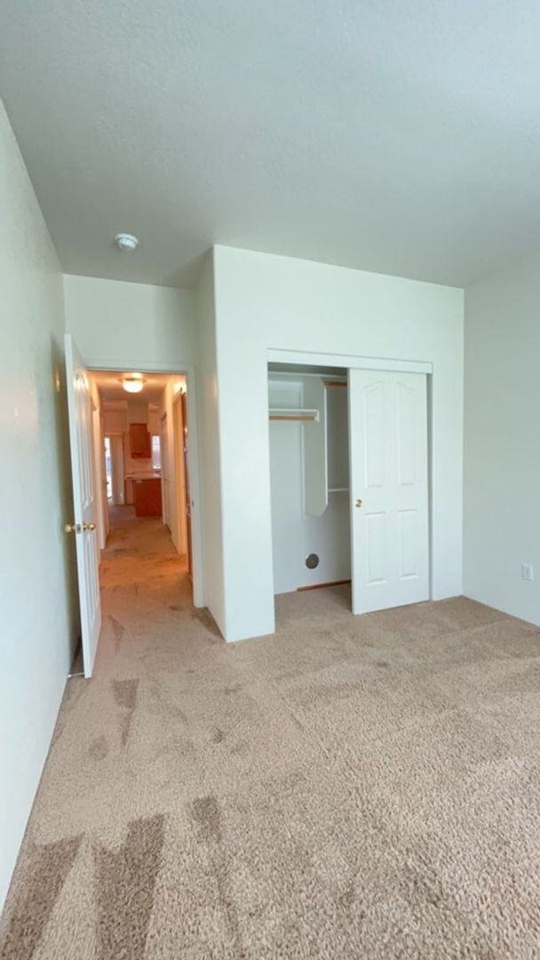 Building Photo - 3 Bedroom 2 Bath Downstairs Apartment
