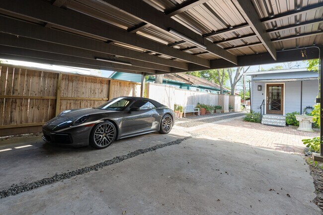 Building Photo - 1116 Nadine St