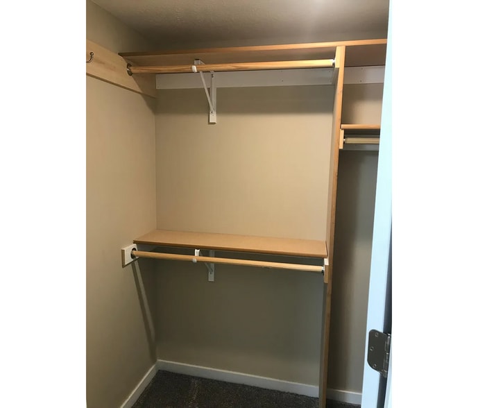 Building Photo - 1044 Augusta Dr