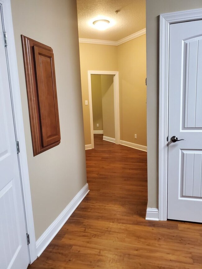 Building Photo - City of Maryville 37801 - 2 Bedrooms, 2 Bath Condo - Contact Karen Robertson (865) 454-7626