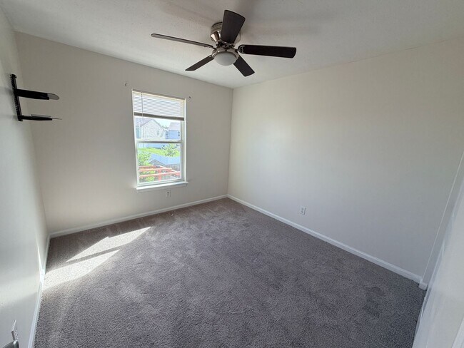 Building Photo - 1008 Balto Dr