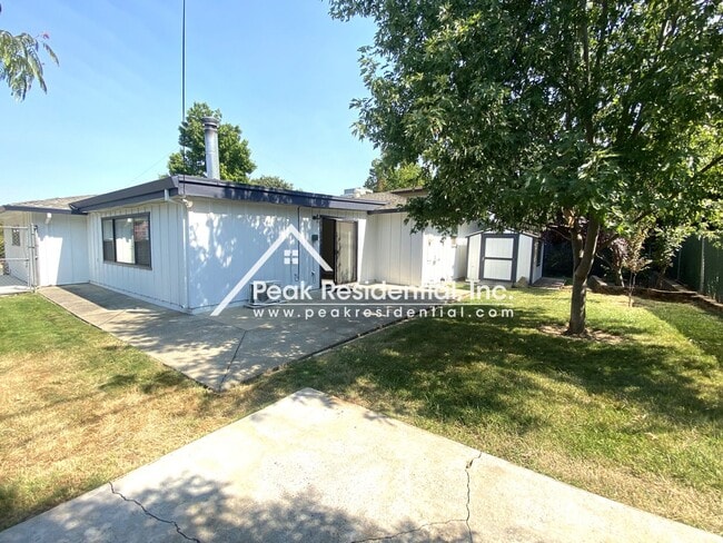 Building Photo - Charming 3 bd/2 ba Orangevale Home with RV...