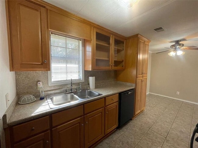 Building Photo - 693 Bluebird Dr SE