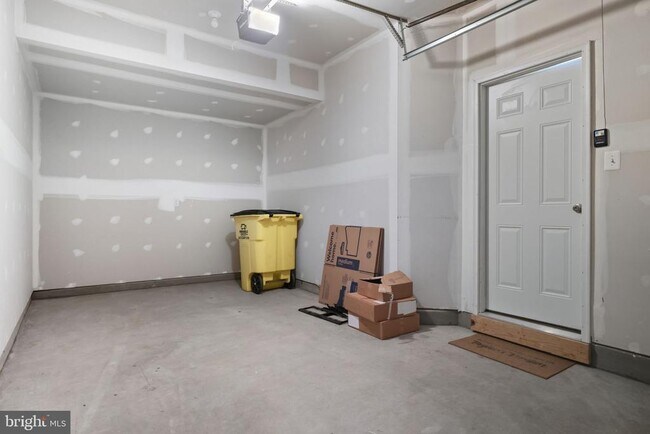 Building Photo - 38 Kirby Ct