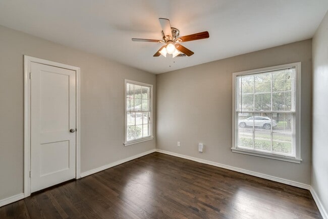 Building Photo - 11107 Stallcup Dr