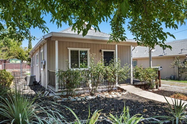 Building Photo - Gorgeous Upgraded home in Roseville