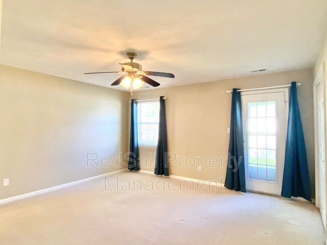 Building Photo - 145 Bridle Ln