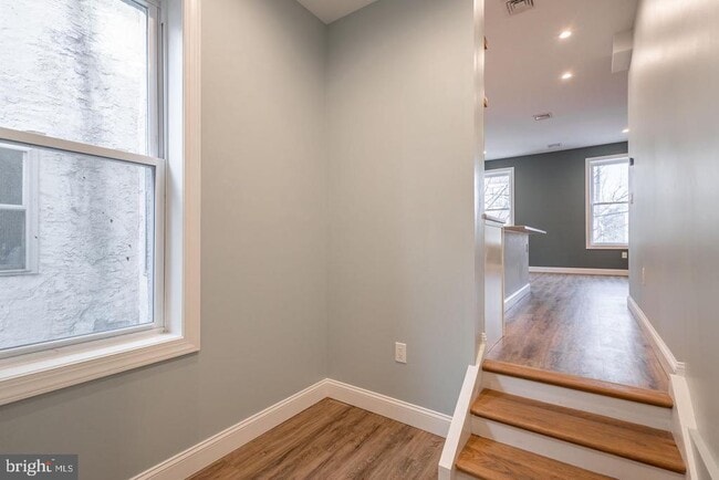 Building Photo - 3030 W Girard Ave