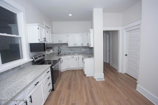 Building Photo - 730 S 38th St