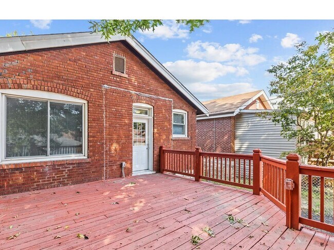 Building Photo - Comfortable Living in the Heart of South St. Louis