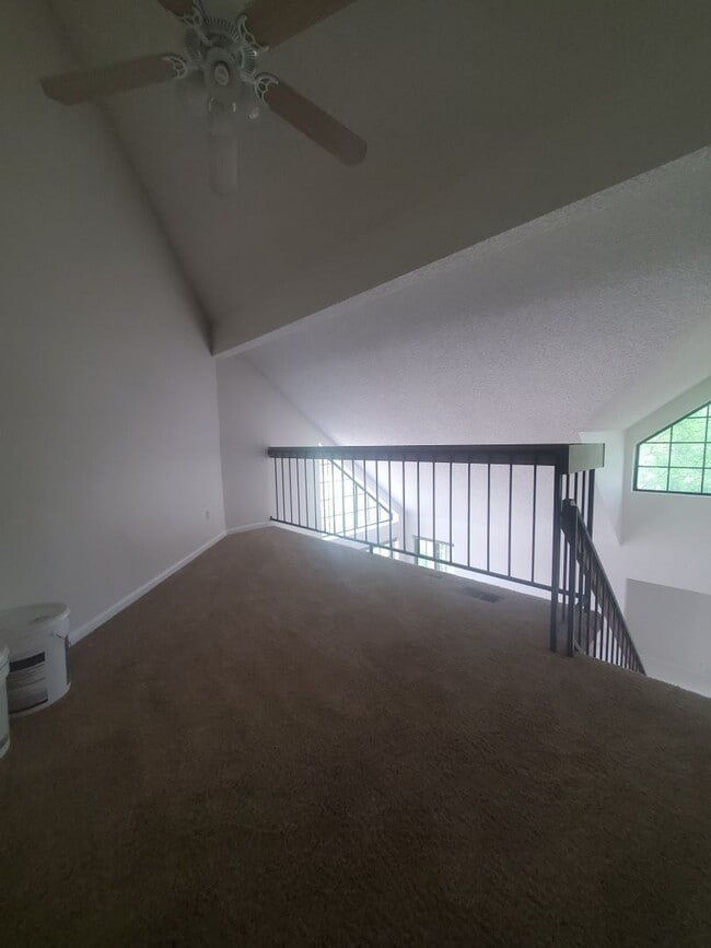 Building Photo - 2B / 2B Condo with Loft and Garage Availab...