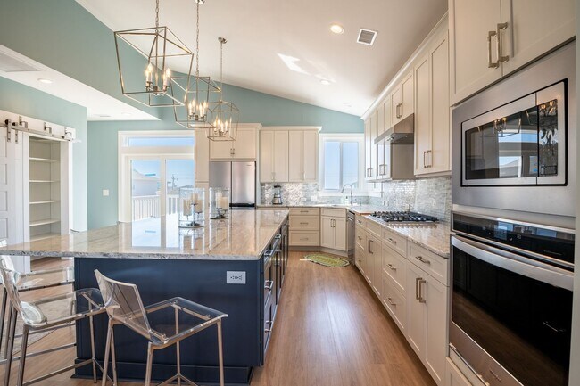 Building Photo - PERFECT BEACH GETAWAY - AVAILABLE MID-DECE...