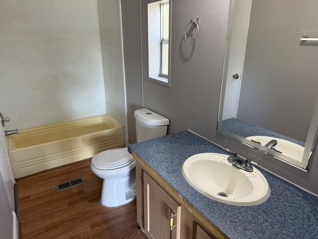 Building Photo - 7007 Glen Meadow Dr