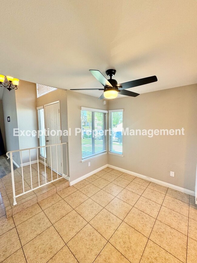 Building Photo - Ready to move in 2 bedroom 3 bath home!