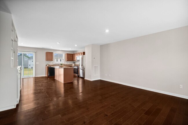 Building Photo - ?Beautifully F?resh Painted Carpetless 4-B...