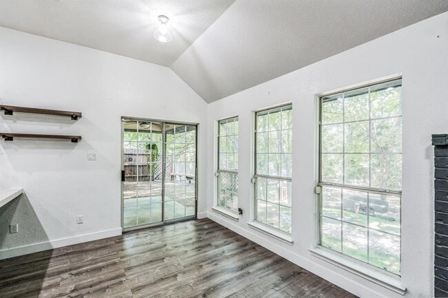 Building Photo - 409 Gina Dr