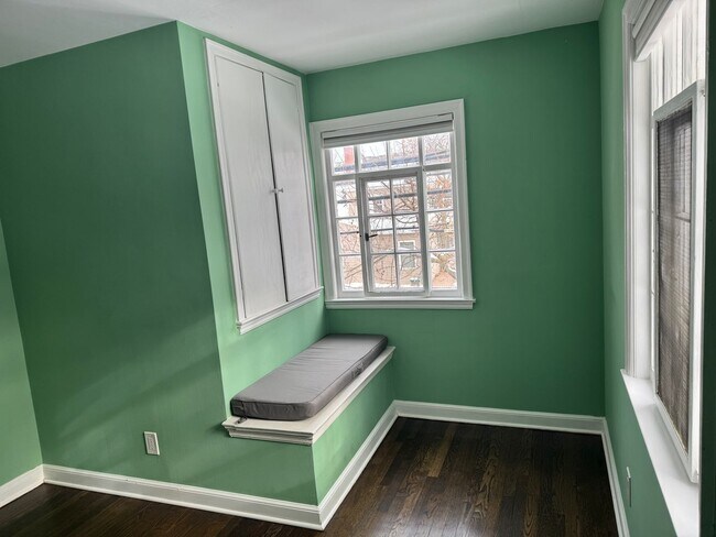 Building Photo - 3 Bedroom 1.5 Bath Single Family Home - Upper Arlington Schools