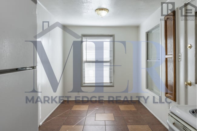 Building Photo - 3Bed/1Bath House at Chandler Blvd/McQueen Rd! Move-In Ready on 06/04/2026! -- NO HOA! RV GATE!