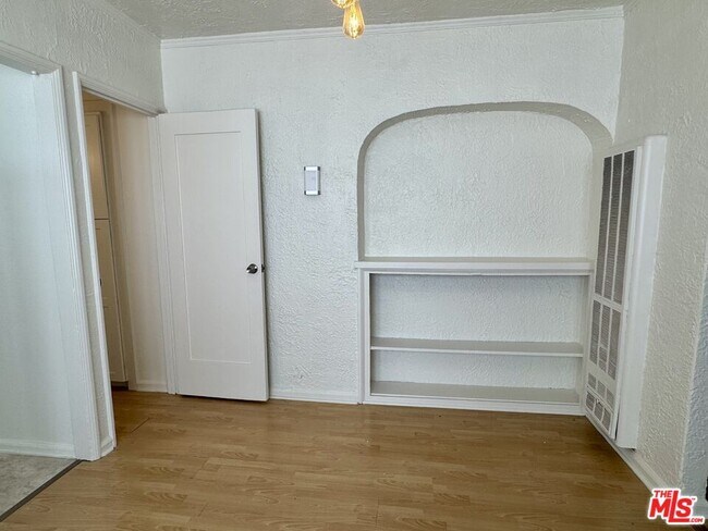 Building Photo - 944 Havenhurst Dr