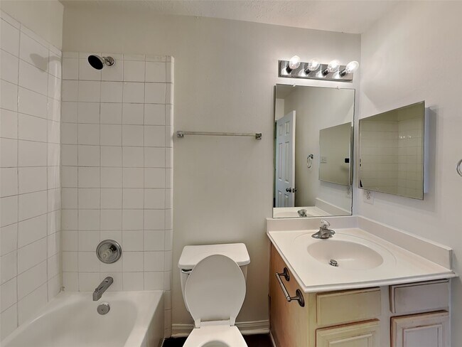 Building Photo - 30 Huntington Bend Dr