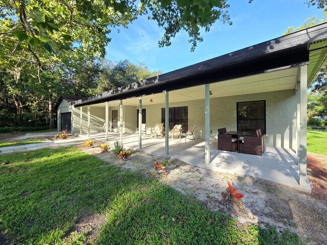 Building Photo - 2200 Retreat Rd