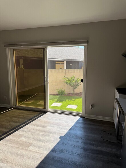 Building Photo - 2794 Carlmont Pl