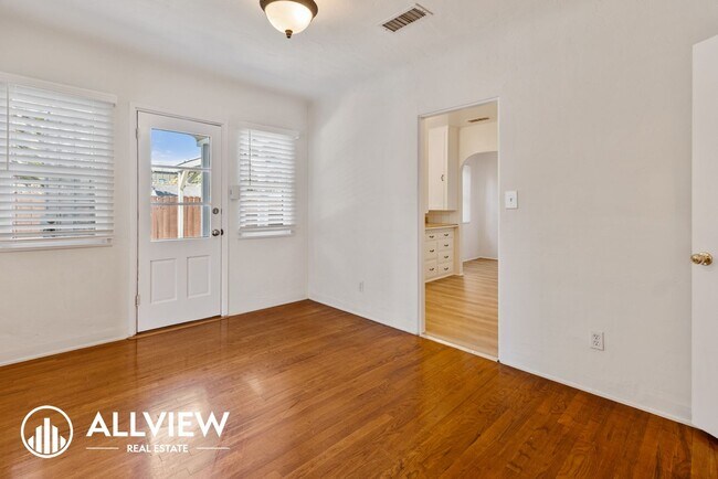 Building Photo - Charming 3 Bedroom 1 Bath Costa Mesa Bungalow