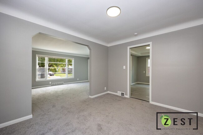 Building Photo - 5235 Chatsworth St