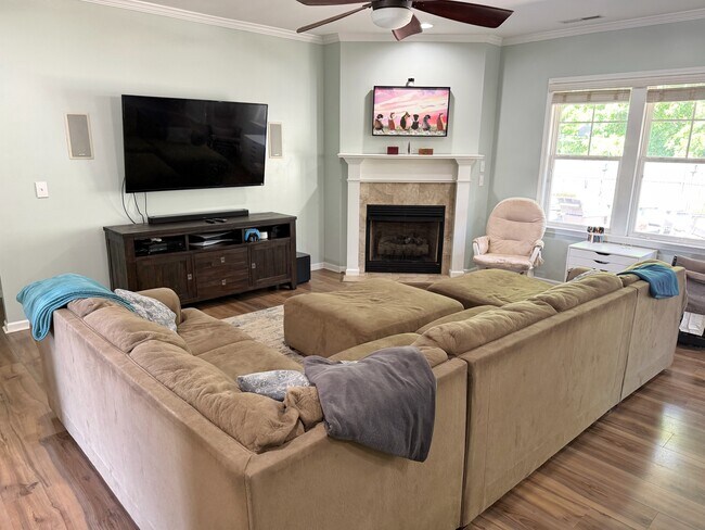 Building Photo - 703 Stagecoach Dr