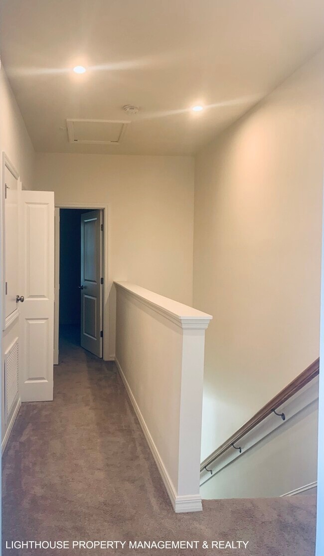 Building Photo - Charming, Newly Built 2 Bed/2.5 Bath Townh...