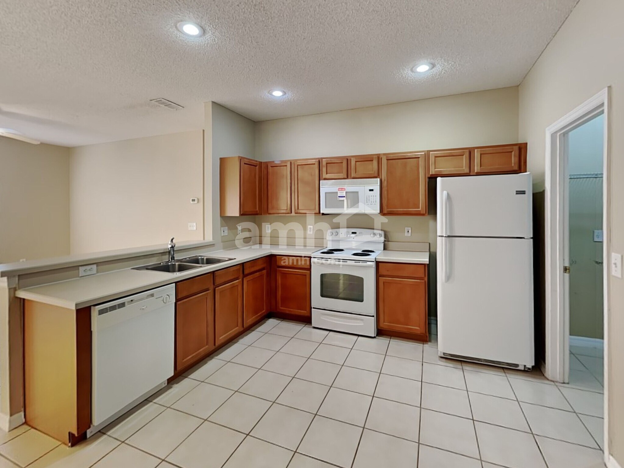 Building Photo - 4470 Waterside Pointe Cir