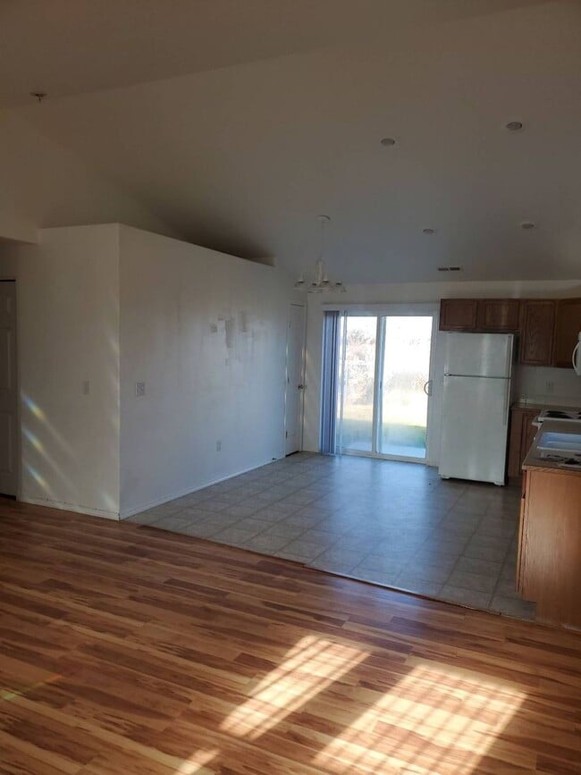 Building Photo - April Rent FREE - Double Car Garage & Fenced Yard