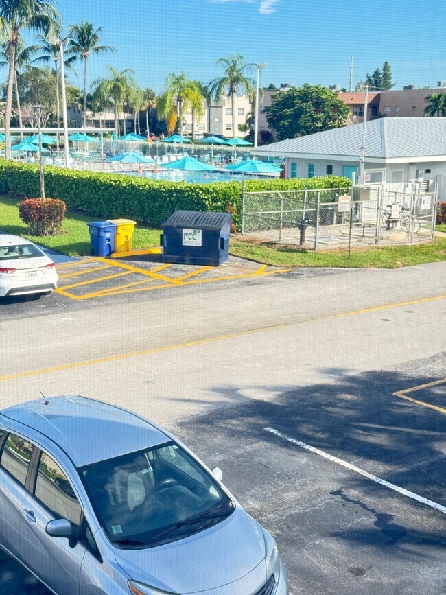 Building Photo - 266 Burgundy Ave