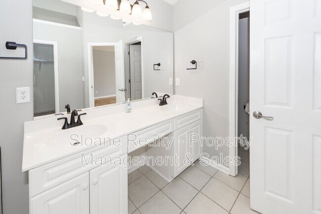 Building Photo - 112 Tanglewood Cir