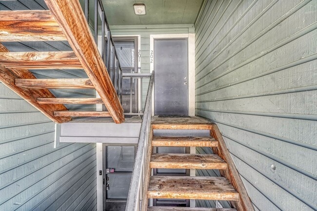 Building Photo - Updated 2 bed / 1 bath home in Lakewood!