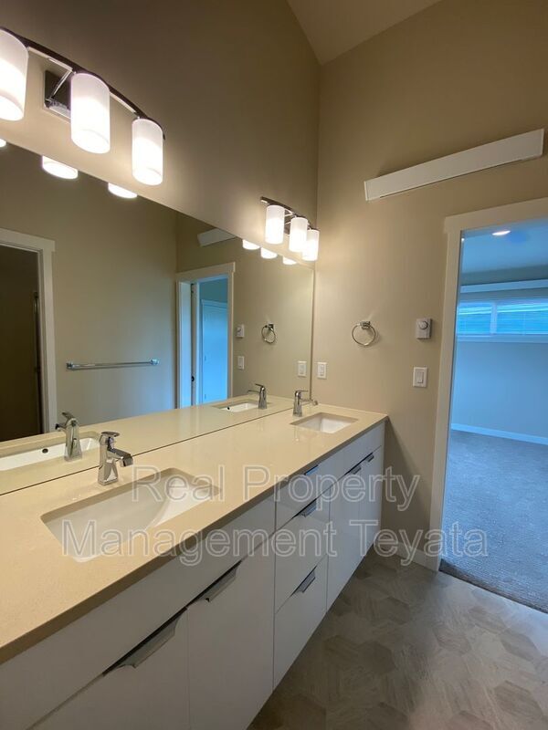 Building Photo - 809 Northview St