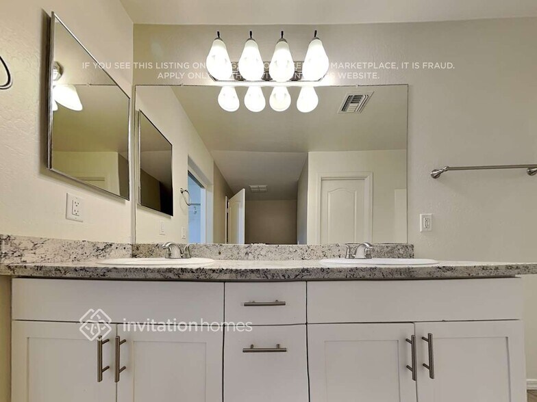 Building Photo - 10054 E Impala Ave