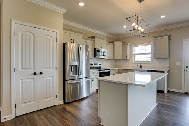 Building Photo - 2547 Rafiki Dr