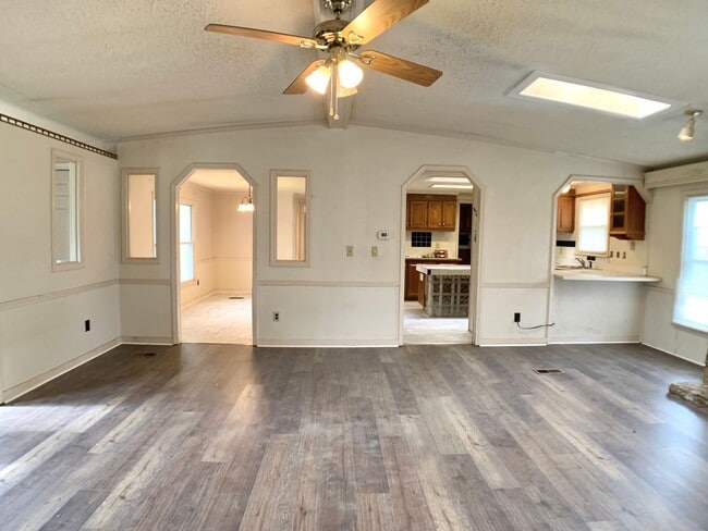 Building Photo - 2551 Farm Cir