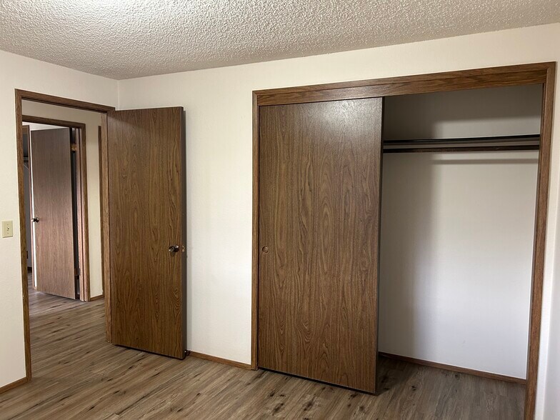 Building Photo - 107 La Villa Dr