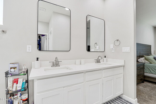 Building Photo - 325 Playa Vis St