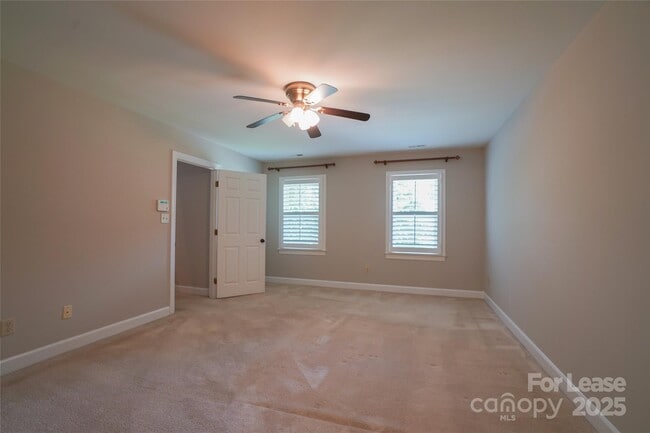 Building Photo - 6932 Foxglove Dr