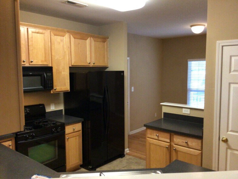 Building Photo - 555 Rockbridge Dr