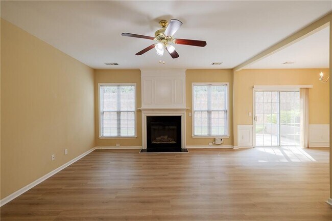 Building Photo - 2442 Fairlie Dr