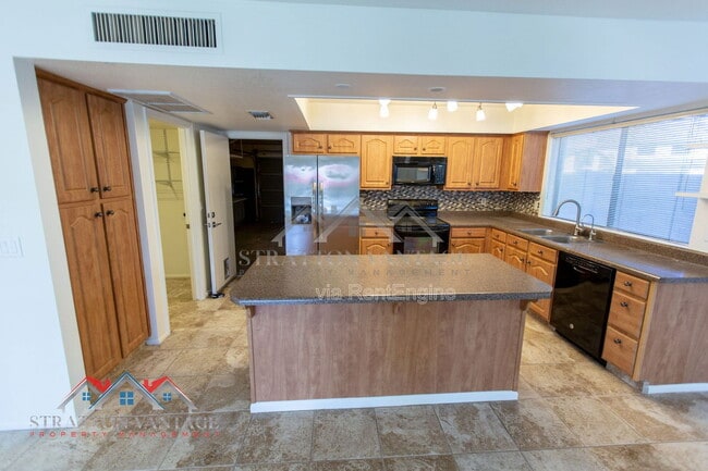 Building Photo - 5513 E Terry Dr