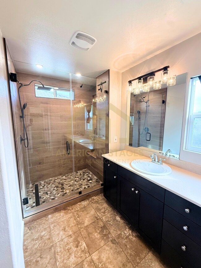 Building Photo - 2050 Green Ridge Cir