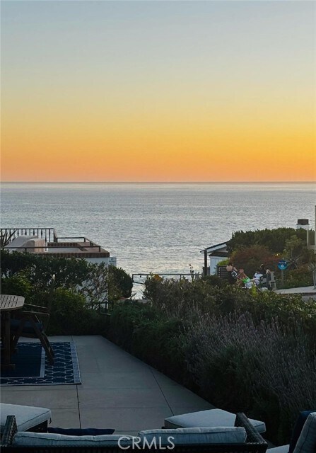 Building Photo - 1325 Cliff Dr