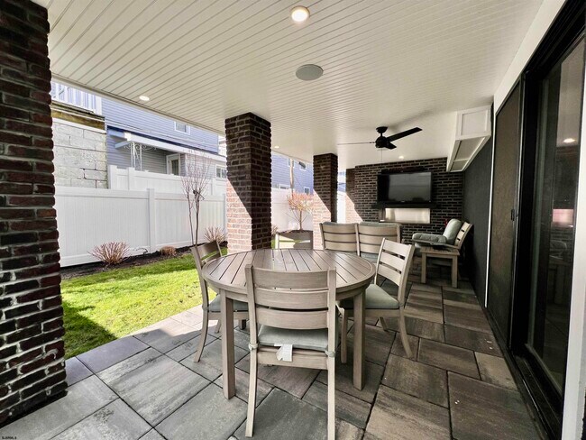 Building Photo - 16 A S Fredericksburg Ave