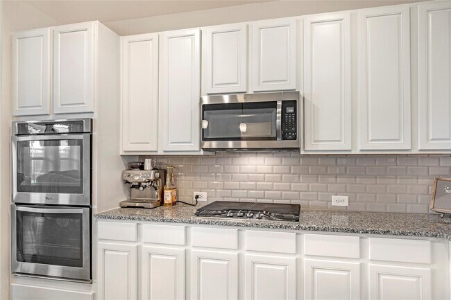 Building Photo - 20810 Oak Preserve Dr