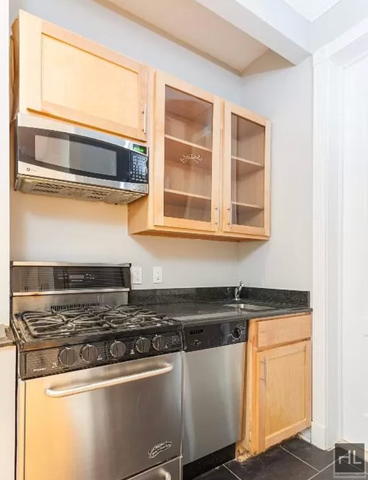 Building Photo - Perry Street